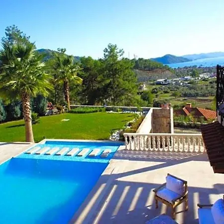 Sleeps 12 Air Con Wifi Vila