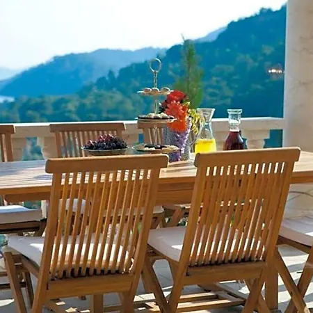 Vila Sleeps 12 Air Con Wifi Göcek