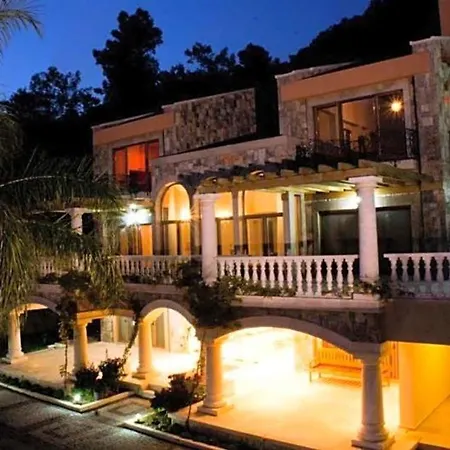Sleeps 12 Air Con Wifi Vila Göcek