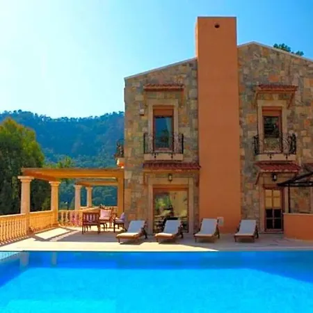 Villa Sleeps 12 Air Con Wifi *