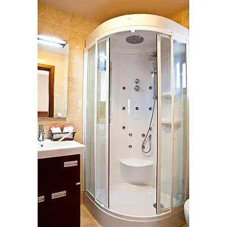 Sleeps 12 Air Con Wifi Vila *