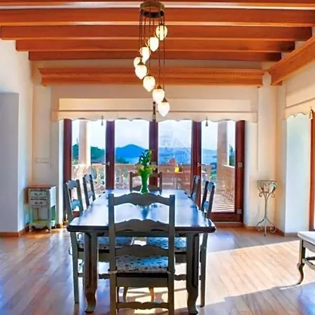 Sleeps 12 Air Con Wifi Göcek