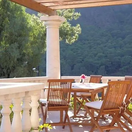 Sleeps 12 Air Con Wifi Vila *